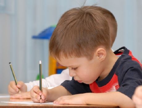 Како научити дете да пише је проблем за многе младе родитеље